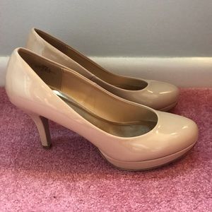 Nude Pumps